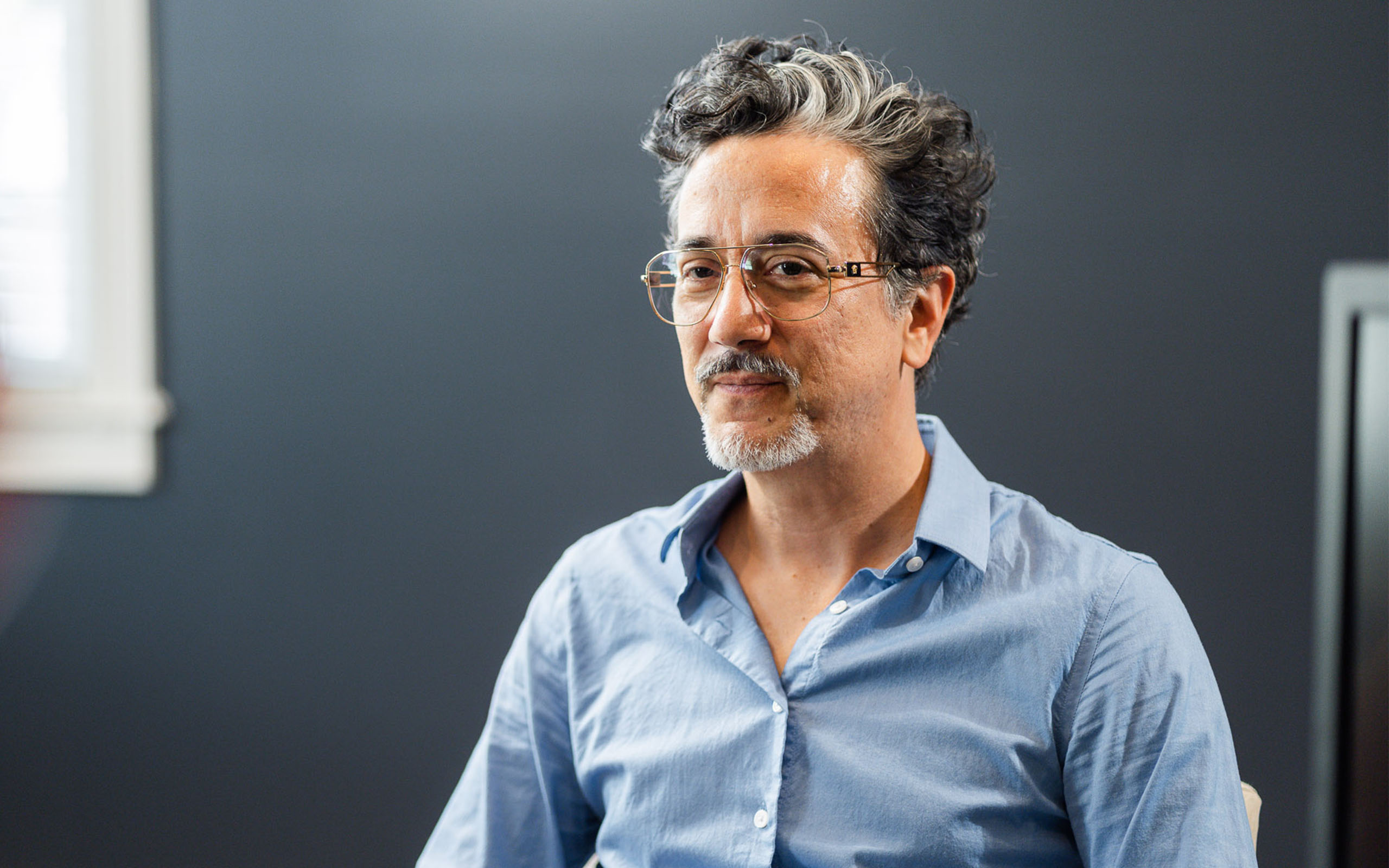 Man talking to lawyer